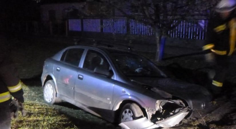 Két autó karambolozott Balatonbogláron, a tűzoltók segítségére is szükség volt