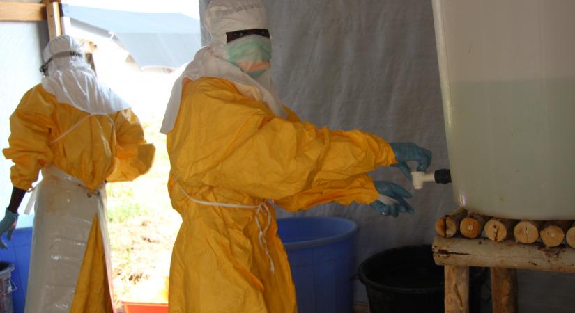 Példátlan léptékben terjed az afrikai ebola-járvány, a kétezret is meghaladta a fertőzöttek száma