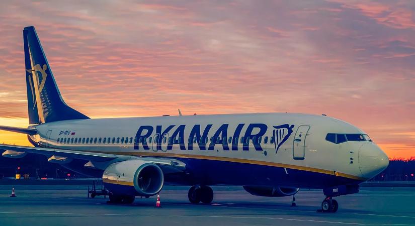 Egy utast részben kiszippantott a Ryanair gépéből a nyomáscsökkenés – megsérült hajtóművet találtak