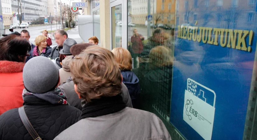 Hiába járna jogerősen 2 millió forint a Buda-Cash-károsultnak, még rajta kérnek számon 7 milliót