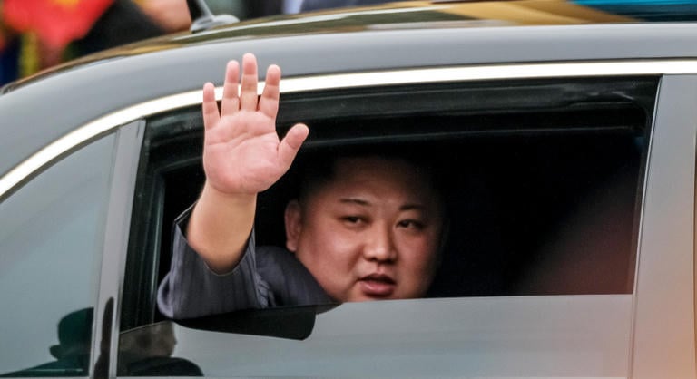 Halálhírét keltették, majd váratlanul Kínába utazott Kim Dzsongun