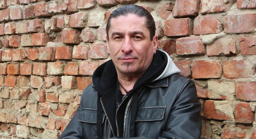 A Republic frontembere a fia súlyos betegségéről vallott: "Oxigénhiányos agyvérzéssel született" – videó