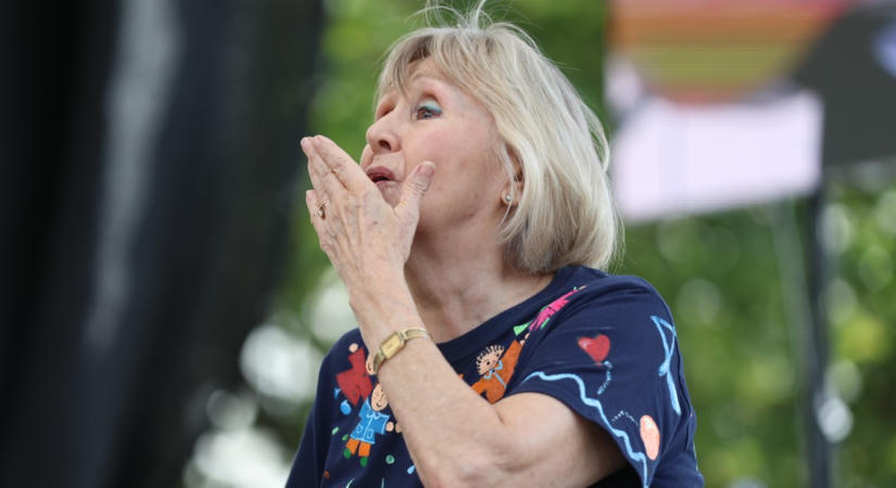 Micimackó a pesti rakparton - Halász Judit a „régi gyerekeknek” is énekelt a Pozsonyi Pikniken