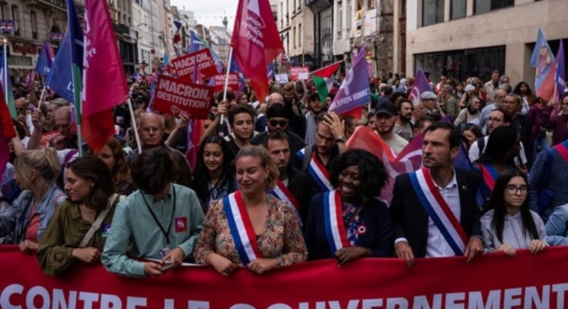 Macron nyakába szakad minden