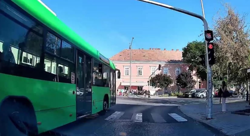 Őrület, hogy mit engedett meg magának egy pécsi buszsofőr (VIDEÓ)