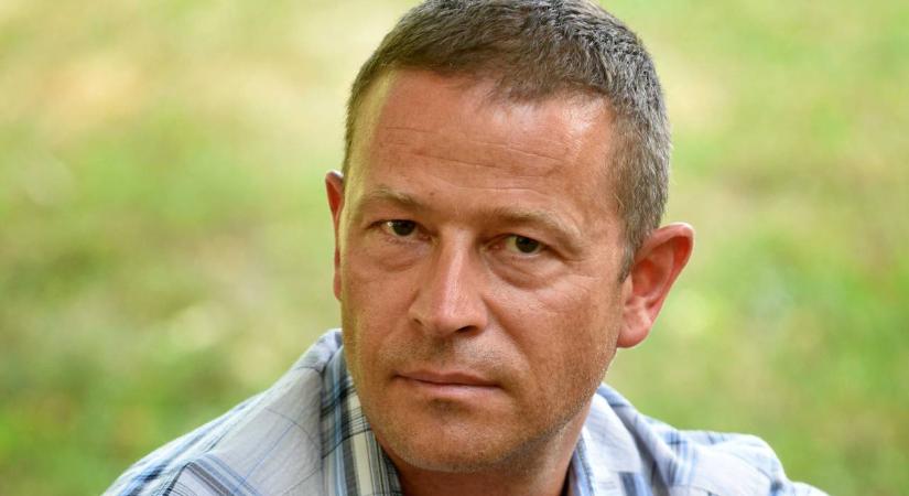 Egy év alatt közel félmilliárd forintot kapott Orbán János Dénes költő a saját vezetése alatt álló szervezettől