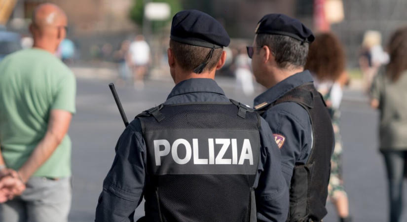 Páncéltörő rakétákat találtak egy olaszországi kompon átvizsgált furgonban