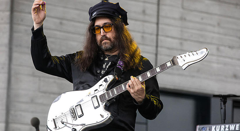 50 évesen apa lett John Lennon fia, különleges nevet kapott a legendás zenész első unokája