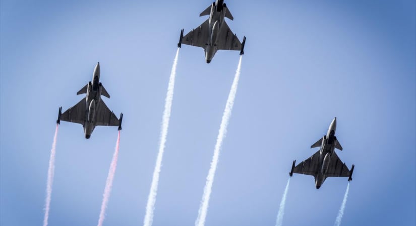 Már nem titok: mégsem gyakorlat, hanem Hende gesztusa volt a Gripen-parádé a Fradi stadionavatóján