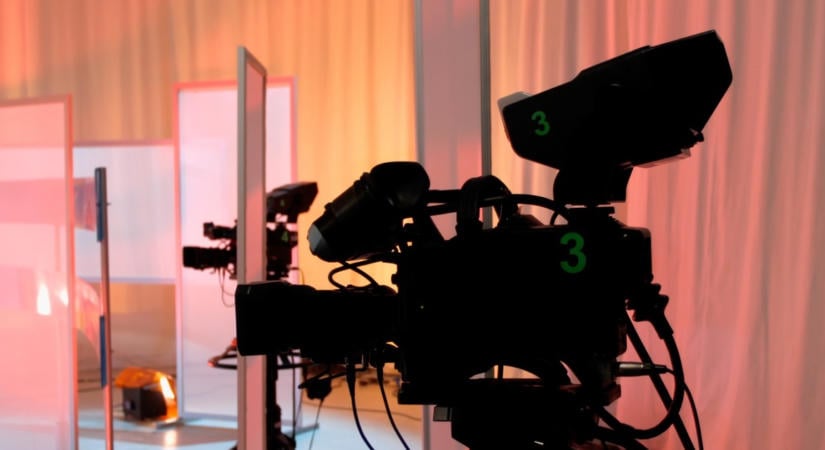 Hatalmas bejelentés az RTL-től: több évtized után nagy név tér vissza a képernyőkre, és műsorvezető lesz