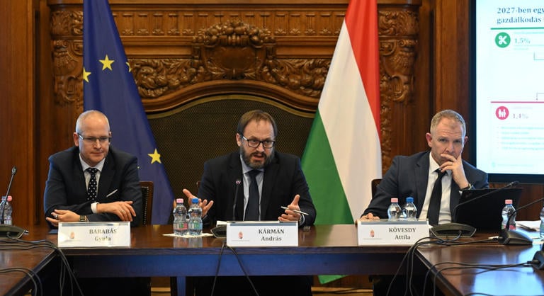 Ezermilliárdos kiadáscsökkentés a cél, új adók és kedvezmények jönnek 2027-ben