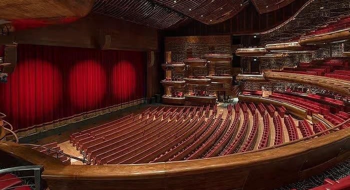 TÍZÉVES LETT A DUBAJ OPERA – GÁLAKONCERTTEL INDUL AZ ÜNNEPI ÉVAD