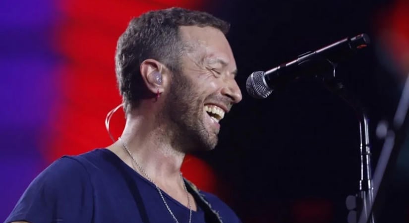 Fel sem ismerte a Coldplay énekesét az utcazenész, aki azt hitte, egy járókelő csatlakozott hozzá - videó