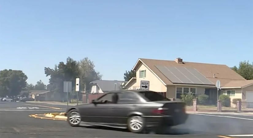 A döntéshozók arcába röhögött a BMW-s: kilinccsel előre avatta fel a driftelés elleni akadályt