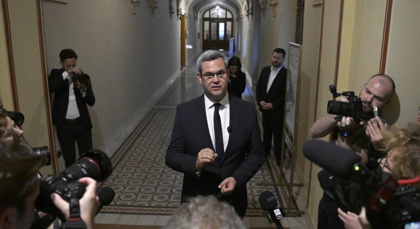A Fidesz szerint a Tisza a külföldi multiknak készíti elő a terepet, Mészáros 65 ezer dolgozóját féltik