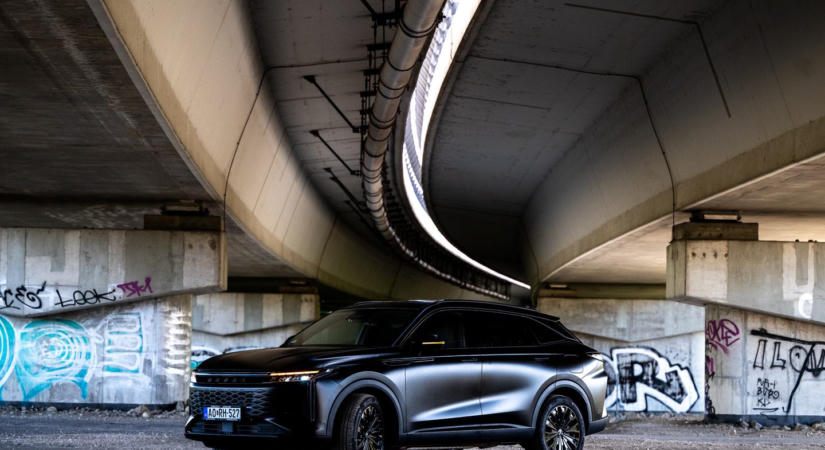 Omoda 9 SHS-P Black Edition teszt: 462 lóerő, masszázs és néma csend – elcsábulnak tőle a prémium ügyfelek?