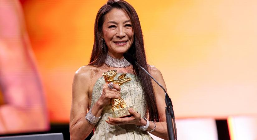 Berlinale: Michelle Yeoh életműdíjat kapott színészi pályafutásáért