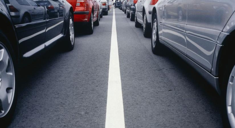 Félpályás korlátozás van a 77-es főúton Monostorapátinál, mutatjuk, miért!