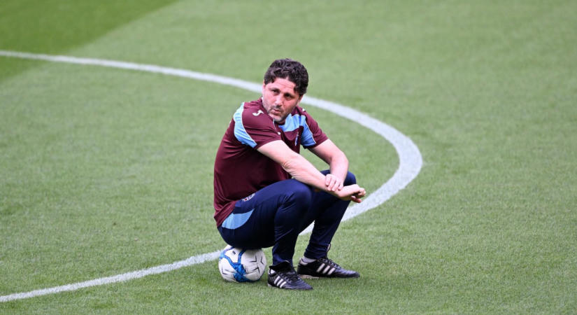 „Nagyon szomorú ez a klubnak, az országnak” – Meccs után, élő bejelentkezésben mondott le a Trabzonspor vezetőedzője, de a klubvezetés visszautasította
