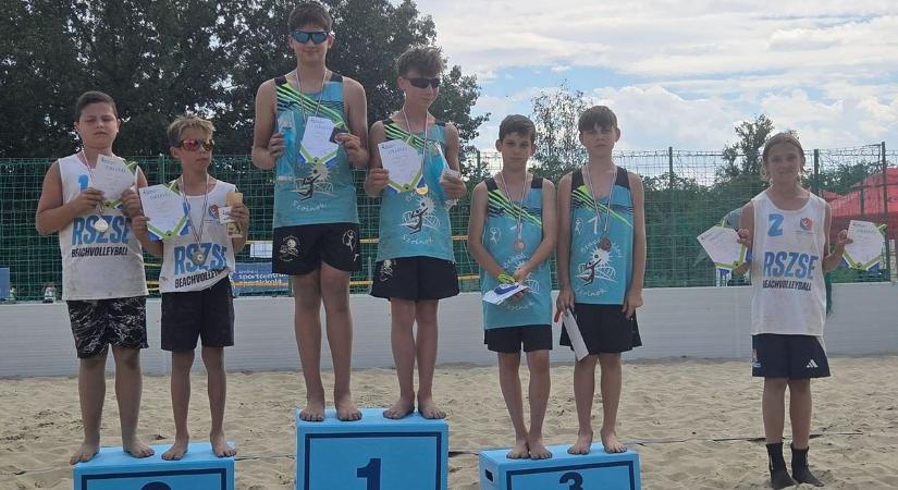 Dübörög a strandröplabda szezon