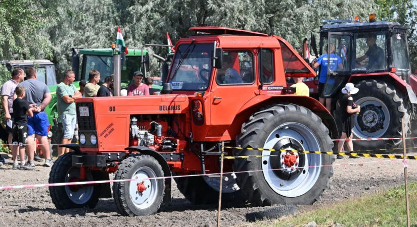 Felbőgtek a motorok: óriási sikert aratott az öregcsertői Traktoros Parádé  galéria