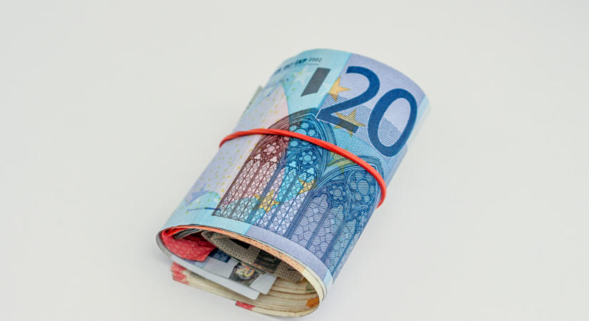 Mekkora nyereséget hozott az államnak a forint erősödése?