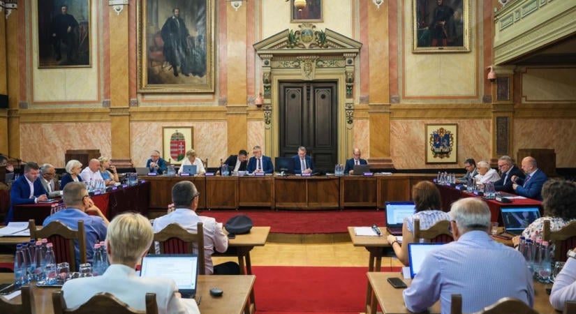 Többmilliós fizetések, adóváltozások és egy komoly per – húzós közgyűlés vár az egri képviselőkre
