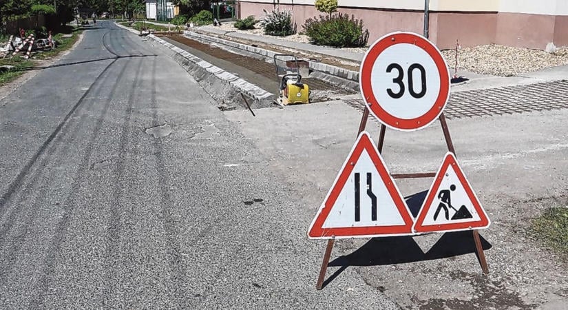 Forgalomkorlátozás: biztonságosabbá teszik a közlekedést a játszótér környékén