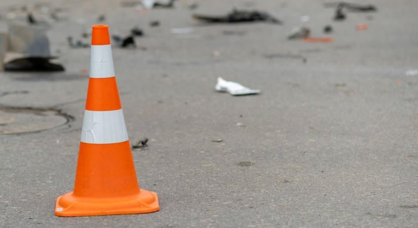 Két autó ütközött, lezárták a érintett útszakaszt