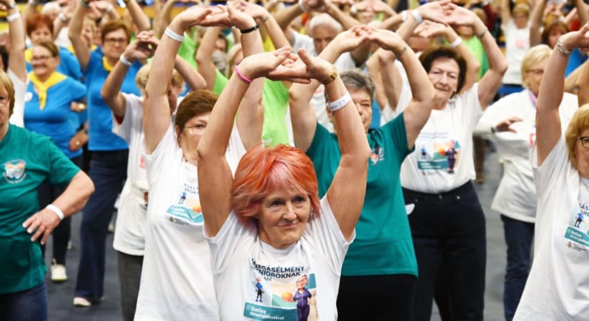 Ez a szerda a szépkorúaké volt Szolnokon: ismét együtt sportoltak a nyugdíjasok – galériával, videóval