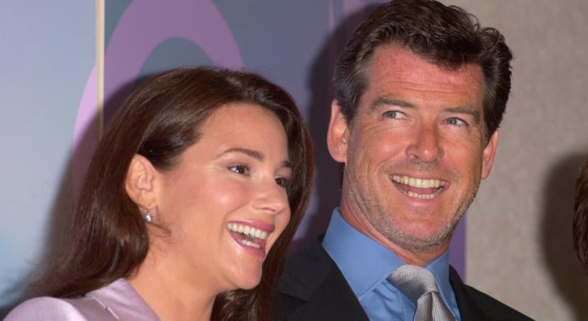 Családi fotón Pierce Brosnan, de ott mellette, a nemrég lefogyott felesége kinézetétől levegőt sem kapunk