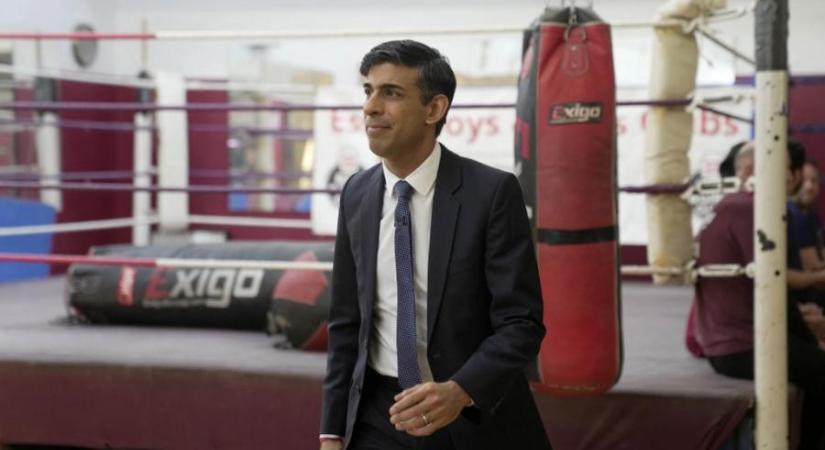 Egy hét alatt átszámítva több mint kétszázmillió forintot kölzött magánrepülőgépes utakra a brit miniszterelnök