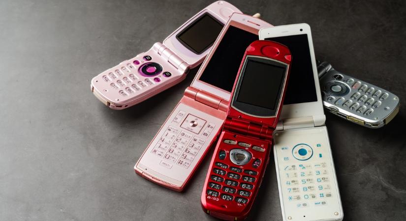 Itt a nagy bejelentés, visszatér a nyomógombos telefonokhoz a Nokia