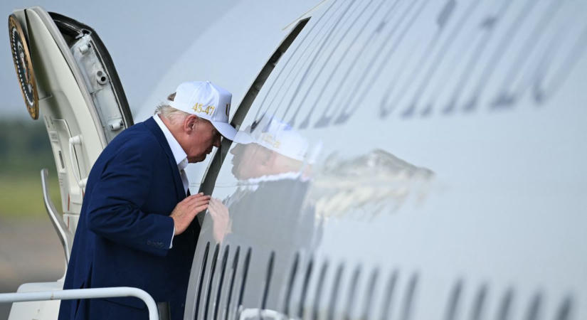 Times: Szégyenletes, ami Trumppal az Air Force One fedélzetén zajlott