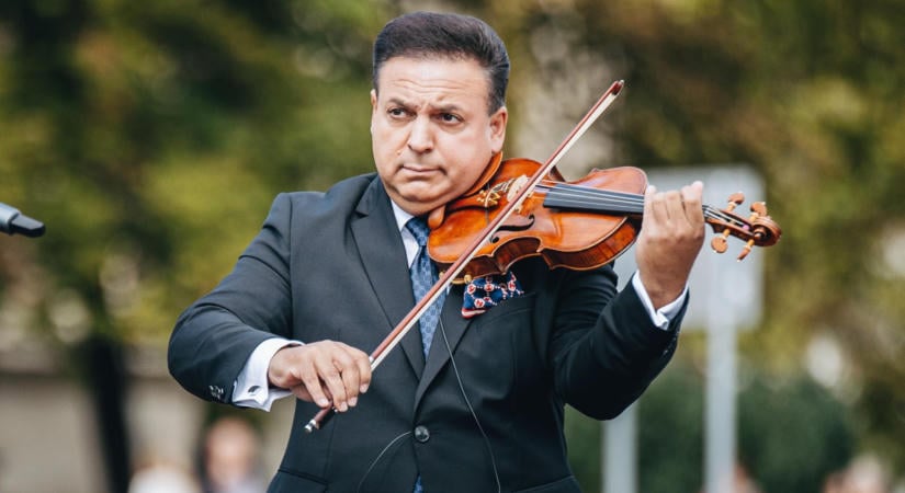 Mága Zoltán éppen Magyar Péter vatikáni útja idején posztolta, majd törölte, hogy ő már áprilisban a pápánál járt, és még hegedült is neki