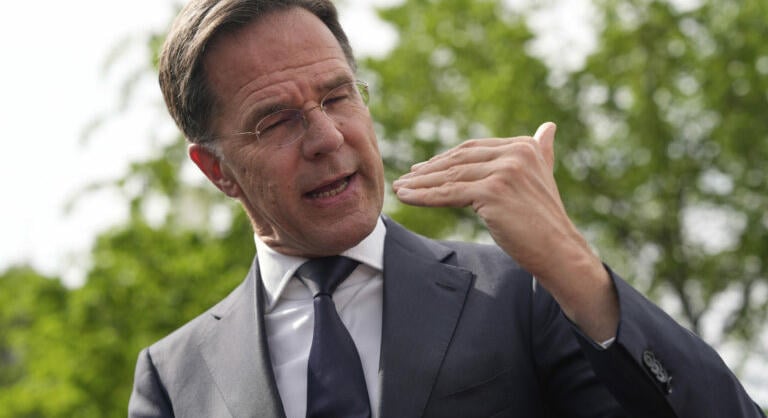 Rutte: a NATO védelmi szövetség, Oroszországnak pedig fel kell hagynia a nukleáris fenyegetésekkel