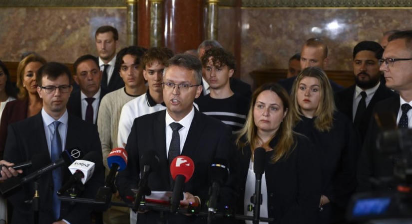 Mit tehetnek a hatóságok, ha egy képviselő nem hajlandó elhagyni a parlamentet?