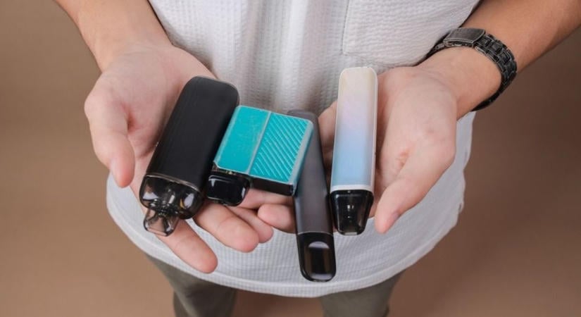 Terjed az illegális vape, ismét nő a hamis cigaretták aránya – milliárdos bevételektől eshet el az állam