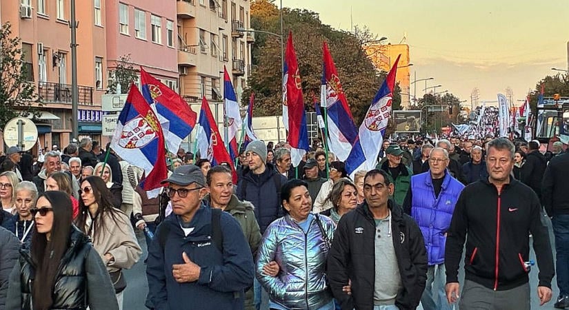 Újságírókat támadtak meg a Szerb Haladó Párt újvidéki nagygyűlése előtt