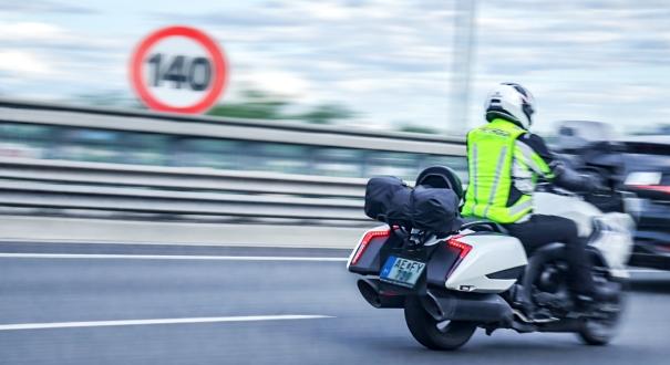 Megbírságolhatják a motorosokat a tévesen megjelent díjtáblázat miatt