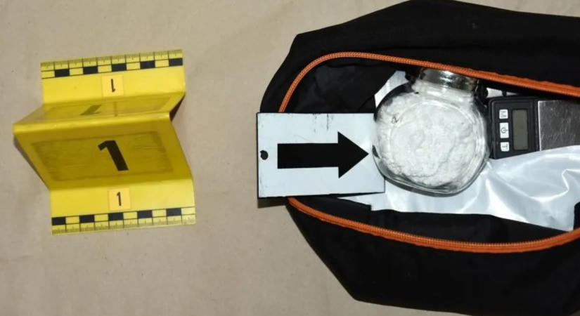 Kokain, kristály és tabletták – tíz dílerre csaptak le a rendőrök