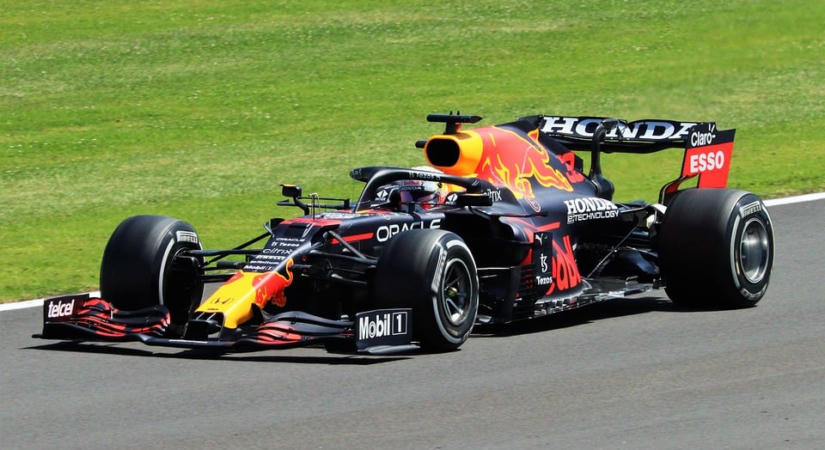 Béna kacsa a Red Bull sztárpilótája, kihagyja az F1-es Olasz Nagydíjat