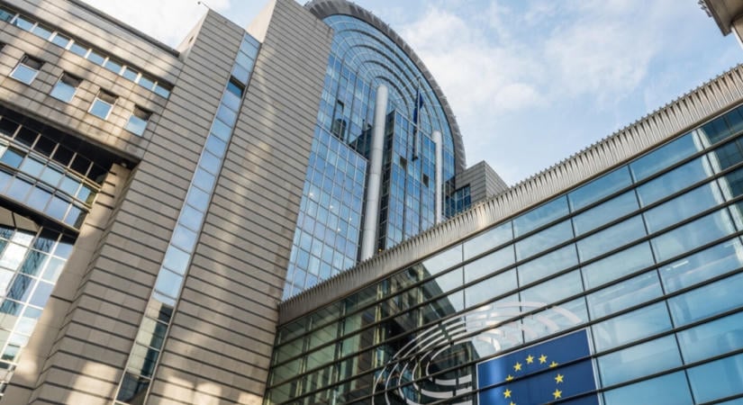 Az Európai Bizottság 3,3 milliárd eurót folyósított Ukrajnának
