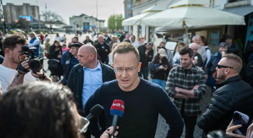 A Nemzetbiztonsági Bizottság elé hívnák Szijjártó Pétert a BYD-s állása miatt
