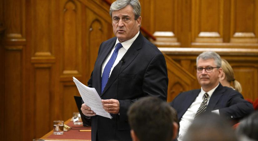 Szijjártó Péter embereit is elérte az elbocsátási hullám, miután Kapitány István két kulcsemberét is utcára rakta