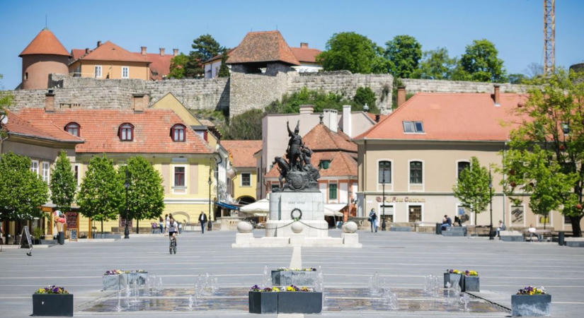Hentesbárdos támadás kavarta fel a Dobó teret – azonnal lement a roló, baráti társaságba kötöttek bele