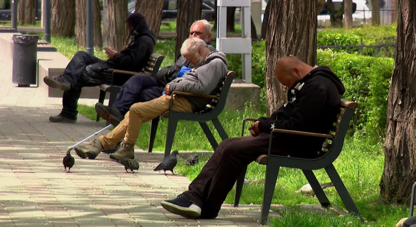 Vörös kód a kánikula miatt: kiemelt figyelmet kérnek a legveszélyeztetettebbekre