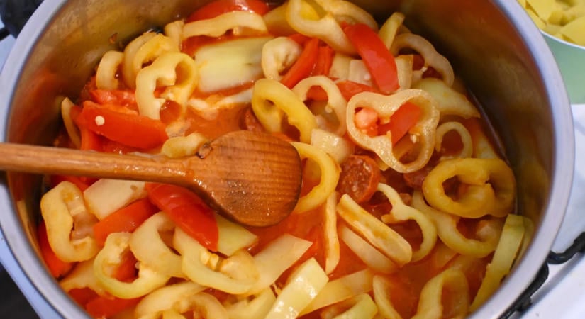 Nem kell új recept: ettől a két zöldségtől új életre kel a lecsó