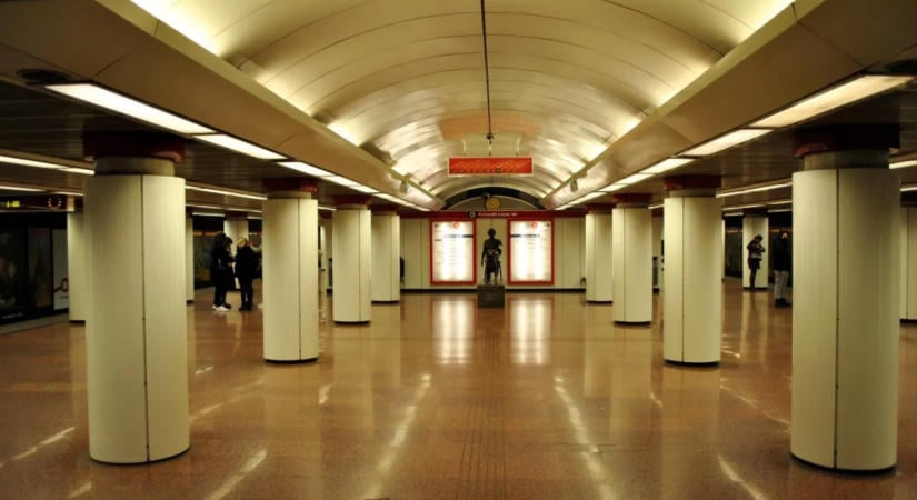 Változik a 2-es metró közlekedése vasárnap, pótlóbuszok járnak