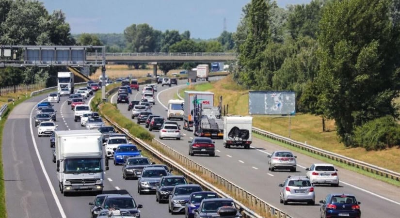 Vasárnap délutánig tart a terelés átépítés az M1-es autópályán